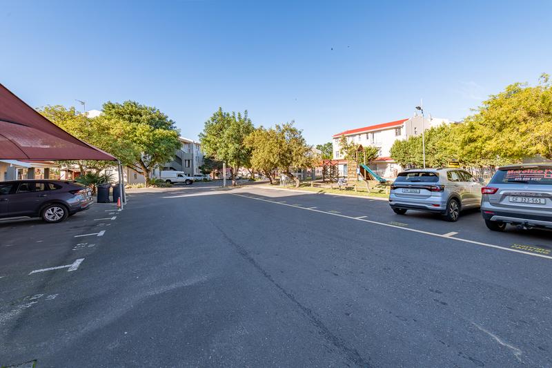 1 Bedroom Property for Sale in Oakglen Western Cape